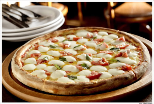Localizada no Campo Belo, a Nobre Pizza Bar oferece pizzas de massa fina com ingredientes frescos e de qualidade, e bom custo-benefício. Inaugurada no ano 